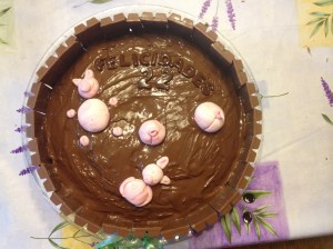Tarta de cerditos y kit kat