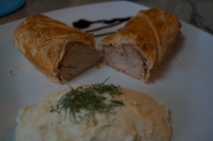 Solomillo al hojaldre con puré de patatas